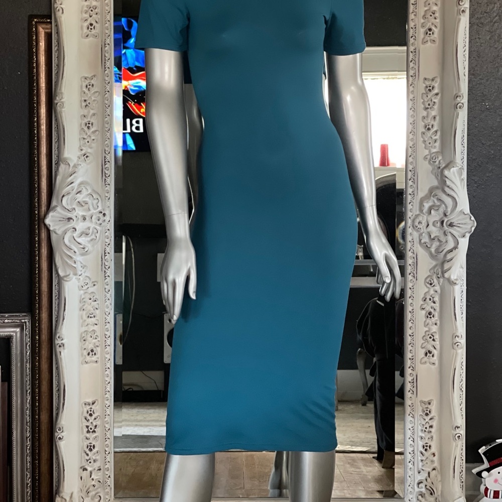 Pre-loved fitted midi dress w/ short sleeves - Picture 4 of 9